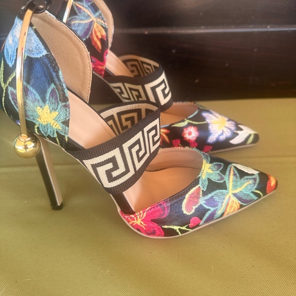 Black and Red High Heeled Sandals with Stiletto Design and Geometric Pat… - Picture 5 of 12